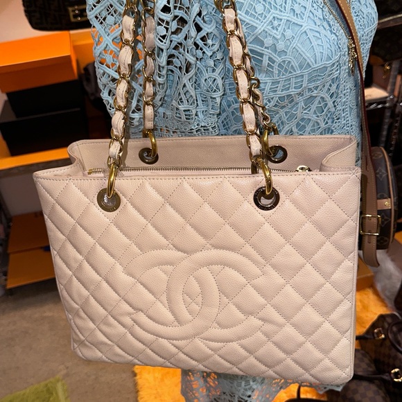 💎✨CHANEL✨💎 RARE GST beige caviar tote 🧿Authentic caviar leather discontinue - Picture 1 of 12